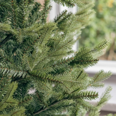 Everlands Allison Pine Artificial Christmas Tree