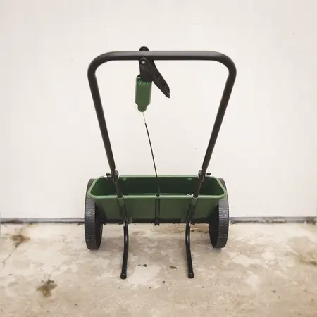 Miracle-Gro Drop Spreader
