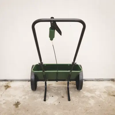 Miracle-Gro Drop Spreader