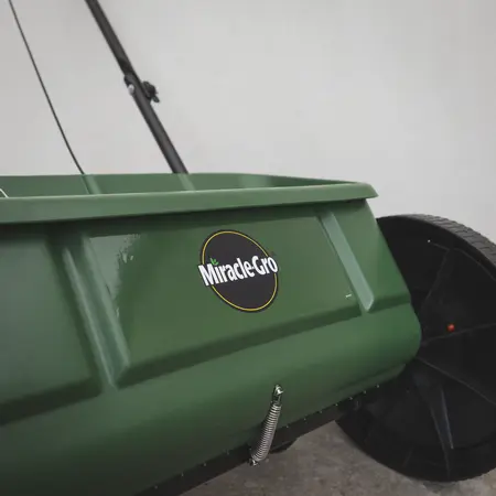 Miracle-Gro Drop Spreader