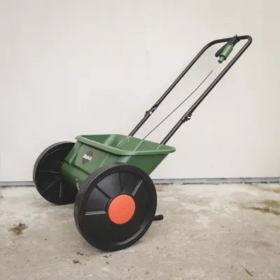 Miracle-Gro Drop Spreader
