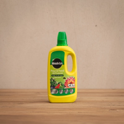 Miracle-Gro Pour & Feed Plant Food RTU 1L