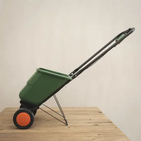 Miracle-Gro Rotary Spreader