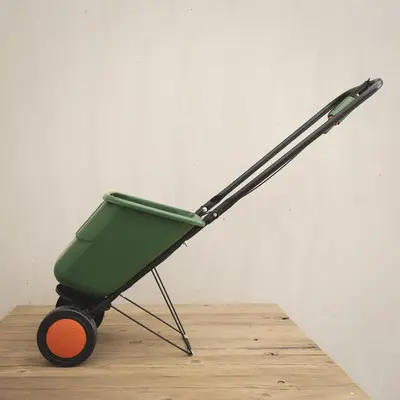 Miracle-Gro Rotary Spreader