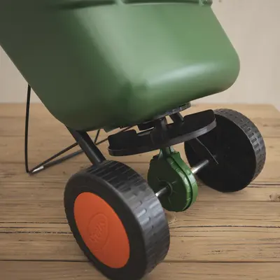 Miracle-Gro Rotary Spreader