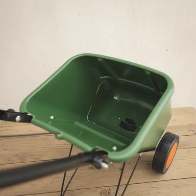 Miracle-Gro Rotary Spreader
