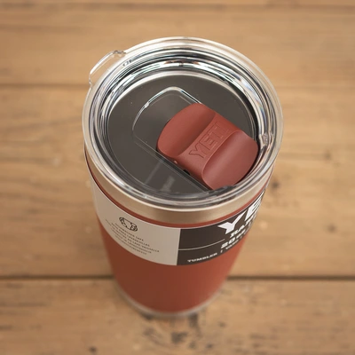 YETI Rambler 20 Oz Tumbler - Stag Red