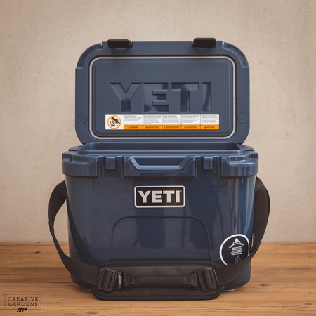 YETI Roadie 15 - Navy - image 8