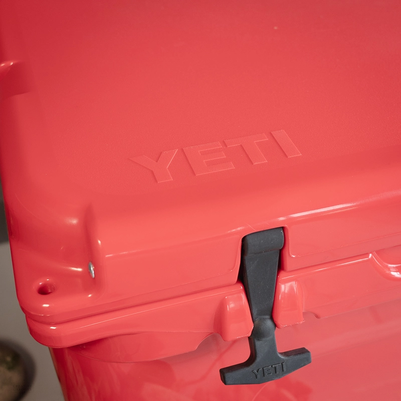 https://www.creativegardens.com/files/images/webshop/yeti-tundra-45-hard-cooler-rescue-red-800x800-64d50ae663460_l.webp
