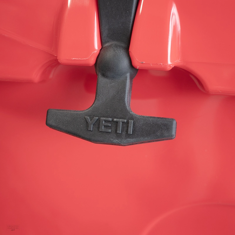 https://www.creativegardens.com/files/images/webshop/yeti-tundra-45-hard-cooler-rescue-red-800x800-64d50ae80e97f_l.webp